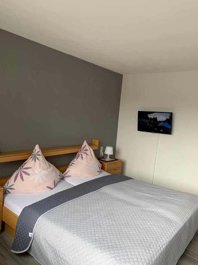 Bed and Breakfast Vina Am Ring Mannebach  Esterno foto