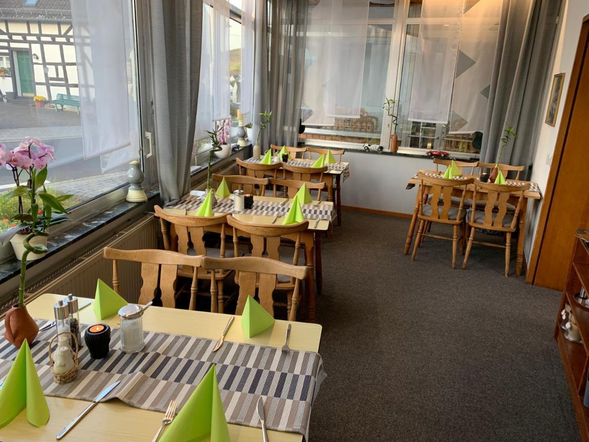 Bed and Breakfast Vina Am Ring Mannebach  Esterno foto