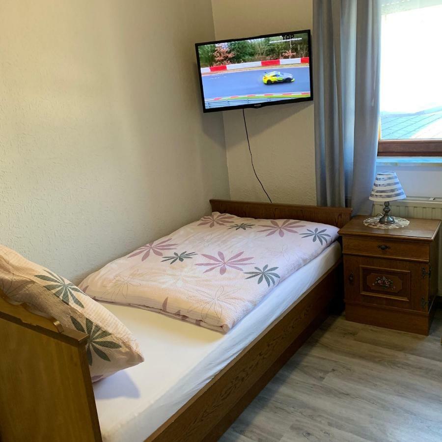 Bed and Breakfast Vina Am Ring Mannebach  Esterno foto