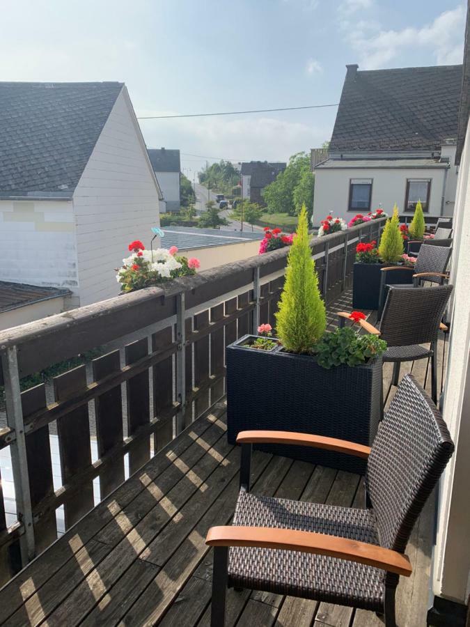 Bed and Breakfast Vina Am Ring Mannebach  Esterno foto