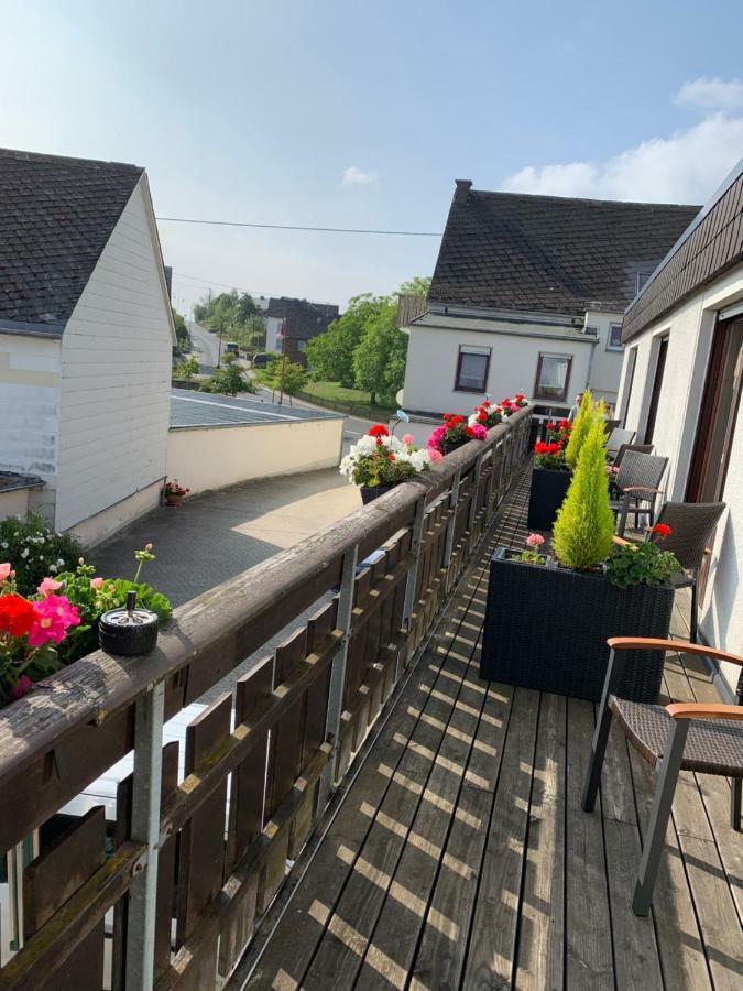 Bed and Breakfast Vina Am Ring Mannebach  Esterno foto